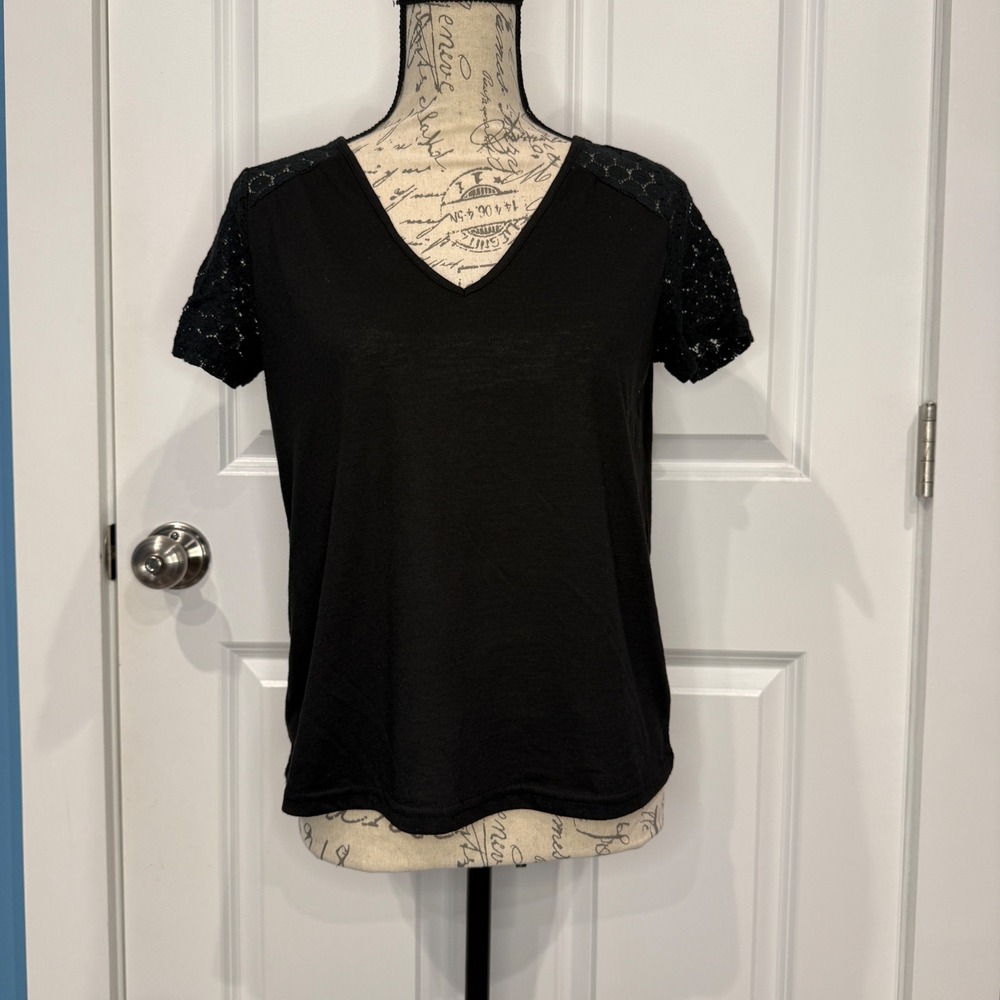 SHEIN Black V-Neck Lace Short Sleeve Top Women Size XS Casual Blouse Tee‎